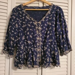 Democracy V-Neck Button Down Printed Woven Top with Embroidery Size L